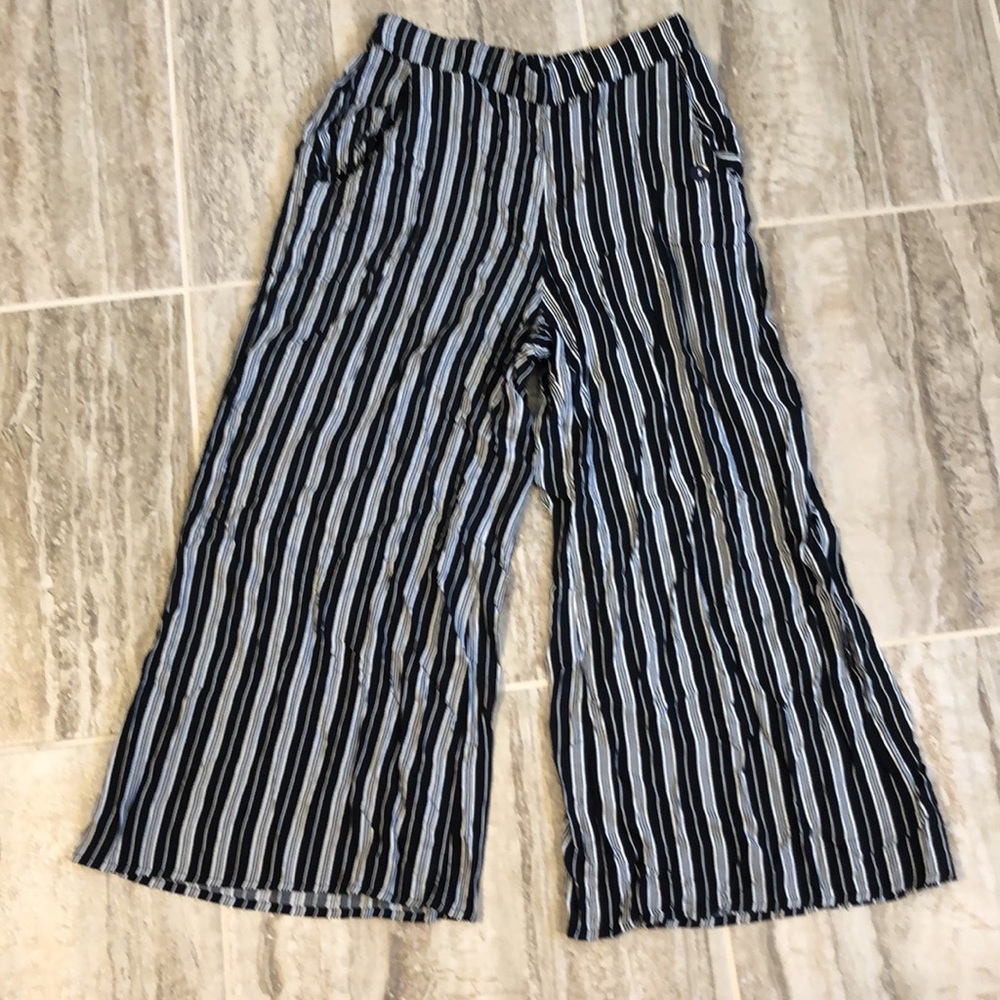 NWOT Hollister Wide Leg Cropped Culotte Pants Small